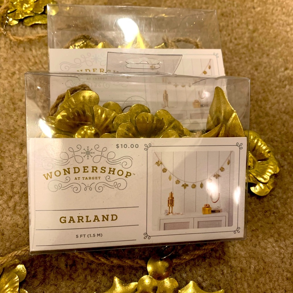 SET OF THREE Garland, gold leaf